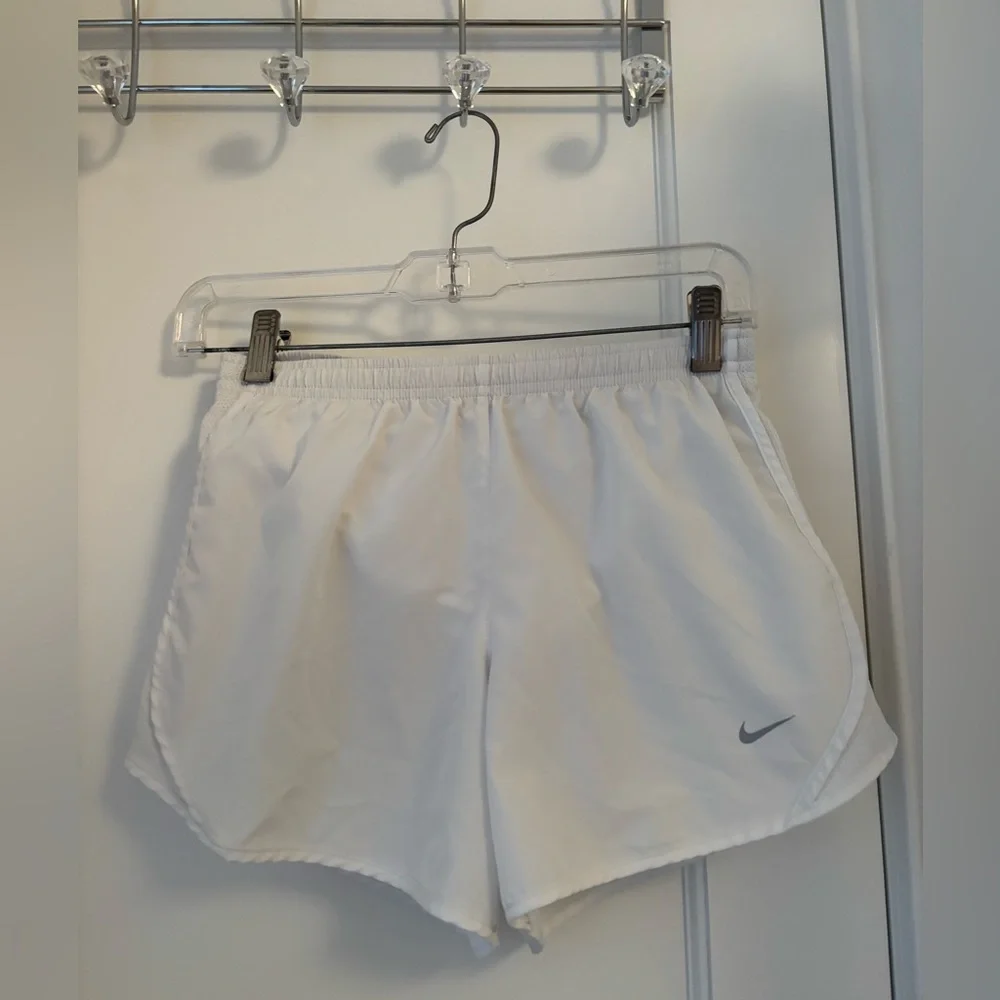 Women’s White Nike Shorts - Picture 1 of 3